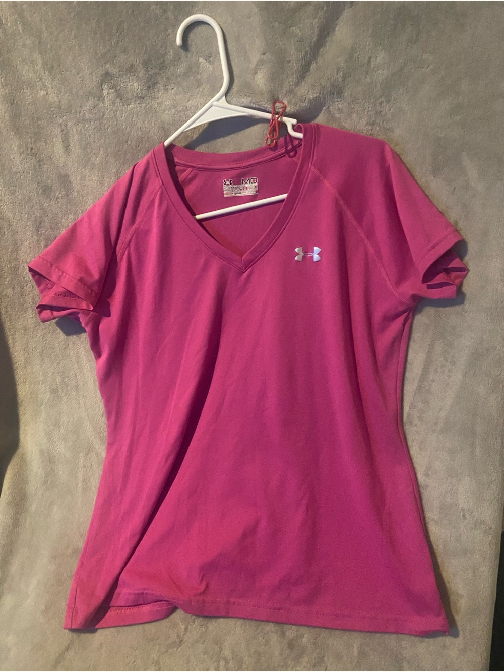 Under Armour Women’s Hot Pink V-Neck heat gear Short Sleeve Tee